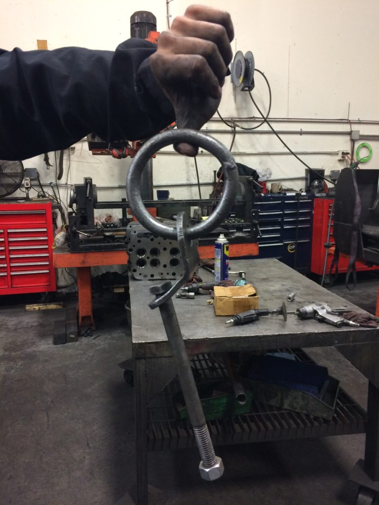 Traditional tool for moving diesel cylinder heads